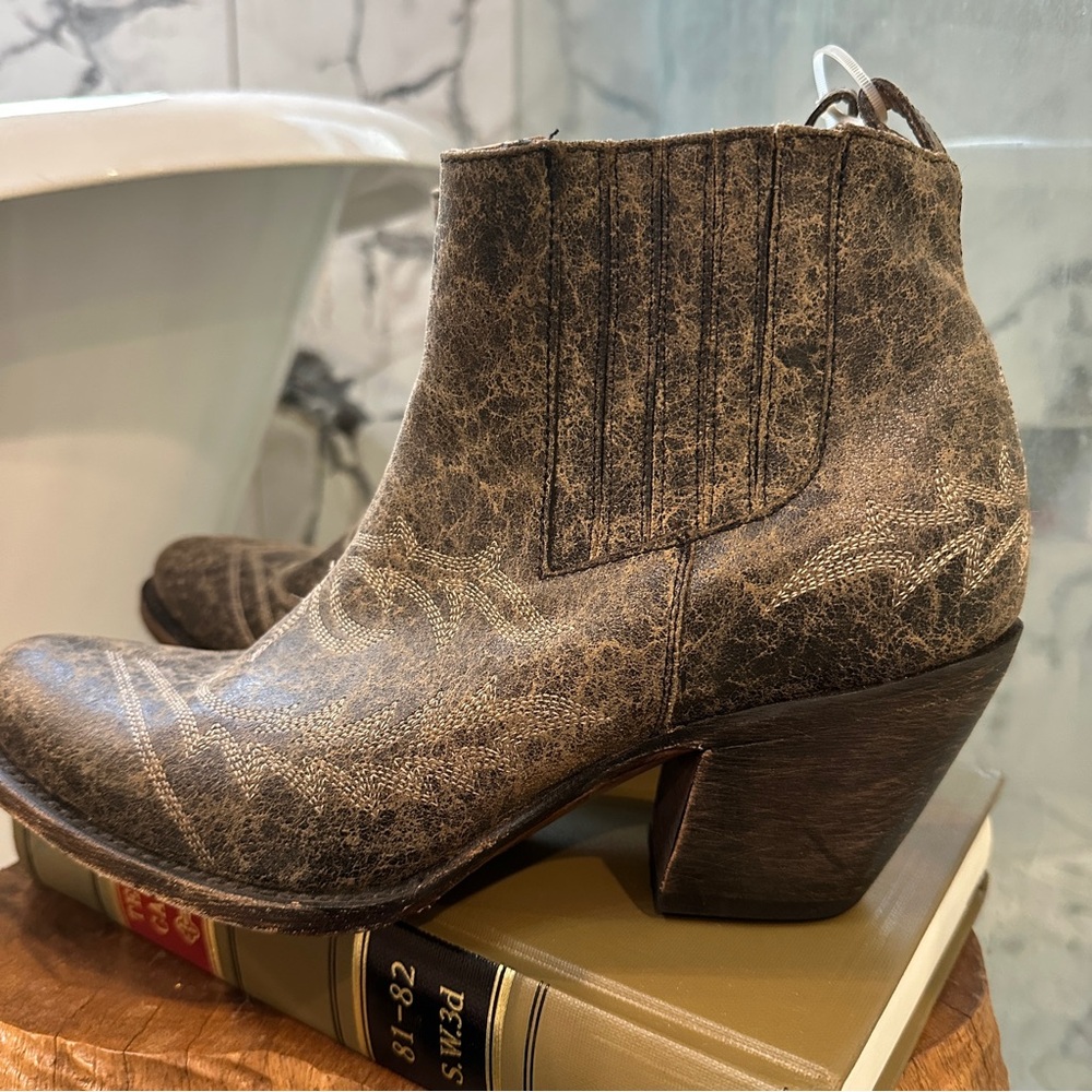 Lucchese Brown Distressed Leather Western Ankle Boots Womens 9 M - Picture 10 of 12